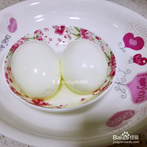 鸡蛋去壳煮枸杞做法