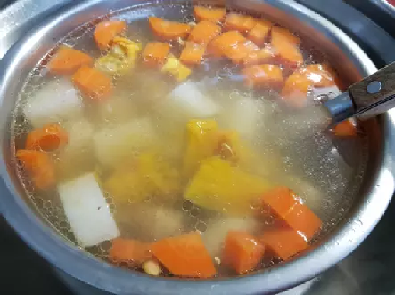 赤汤萝卜的做法