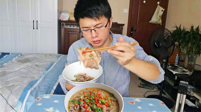 萝卜酸汤肥牛卷汤的做法