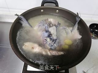 酱油炖豆腐鱼头的做法