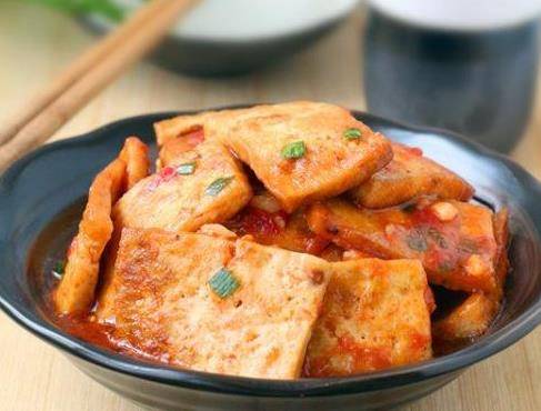 青椒豆腐牛肉砂锅的做法