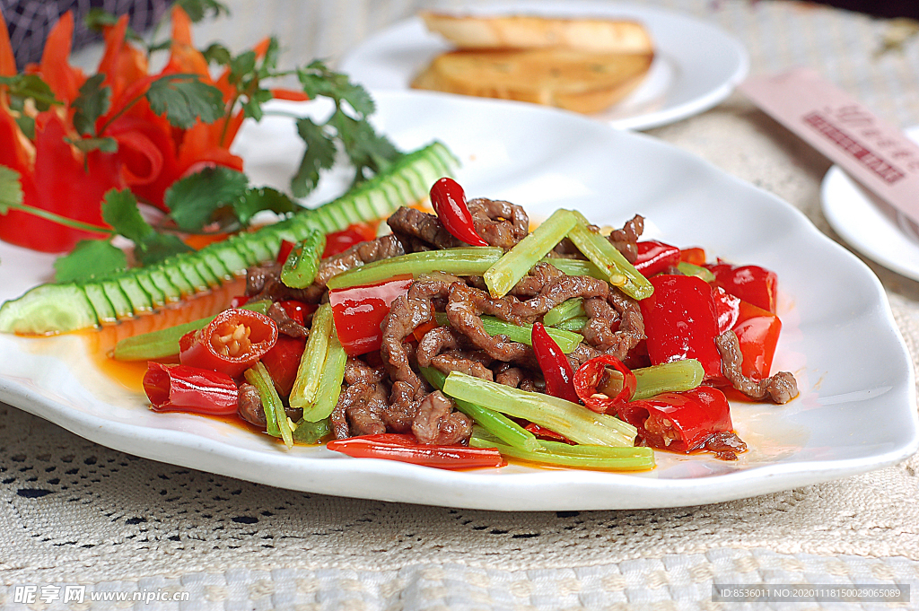 青椒豆腐牛肉砂锅的做法