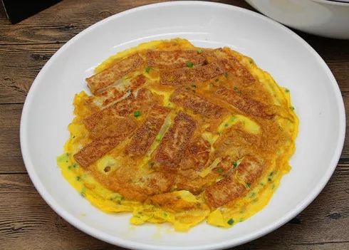酱油煎豆腐鸡蛋的做法