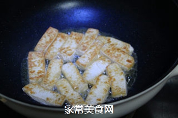 酱油煎豆腐鸡蛋的做法