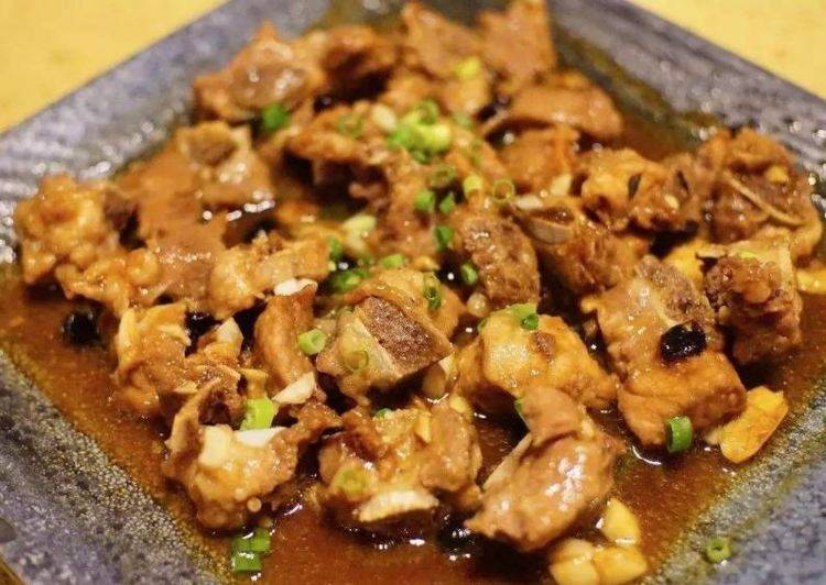 原汁原味煮排骨的做法