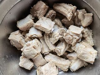 苔干炖排骨的做法