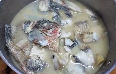 炖鱼不加汤的做法