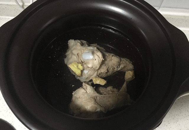 黄豆棒骨汤的做法