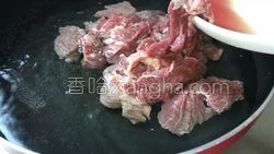 洋葱焖牛腩的做法