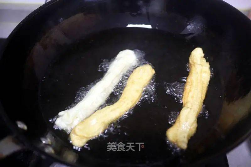炸糯米饭团子的做法