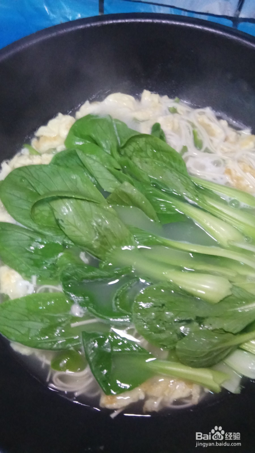 小锅青椒鸡蛋面的做法
