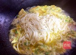小锅青椒鸡蛋面的做法