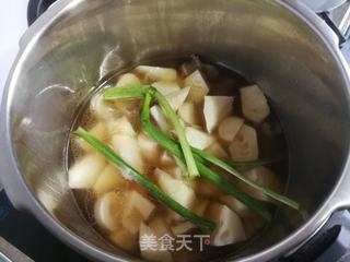 四川排骨炖春笋的做法