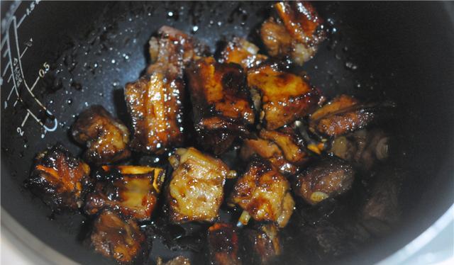 炒青糖醋排骨块的做法
