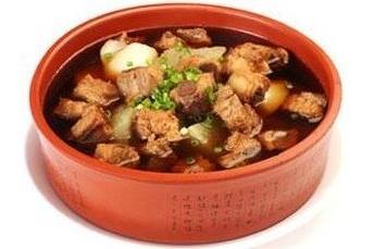当归折耳根炖排骨的做法