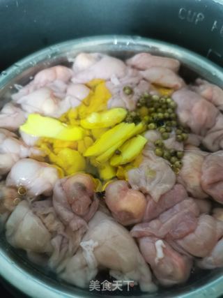 土豆肠排骨的做法