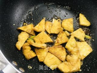 油豆腐烧菌子的做法