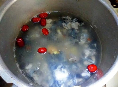 大鸭梨银耳汤的做法