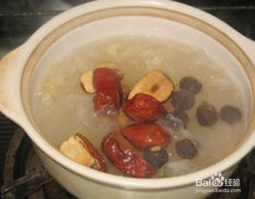大鸭梨银耳汤的做法