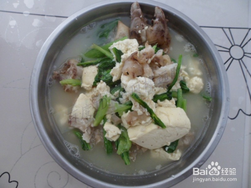风干猪肘子炖豆腐的做法