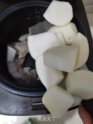 酸菜炖萝卜骨头汤的做法