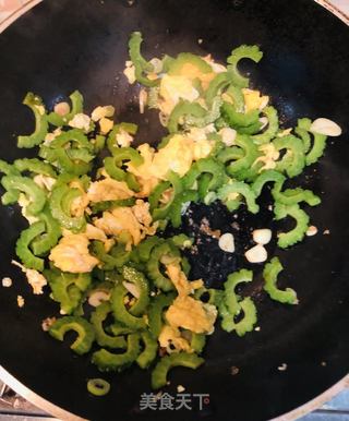 苦瓜丝鸡蛋的做法