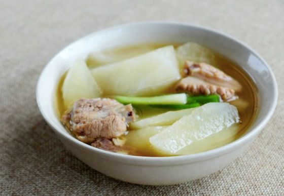 姜丝青萝卜炖排骨的做法