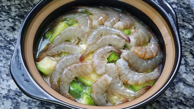 土豆豆腐虾仁煲的做法