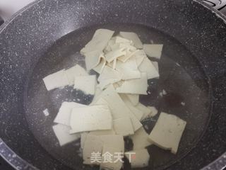 嫩豆腐烧鸡腿的做法
