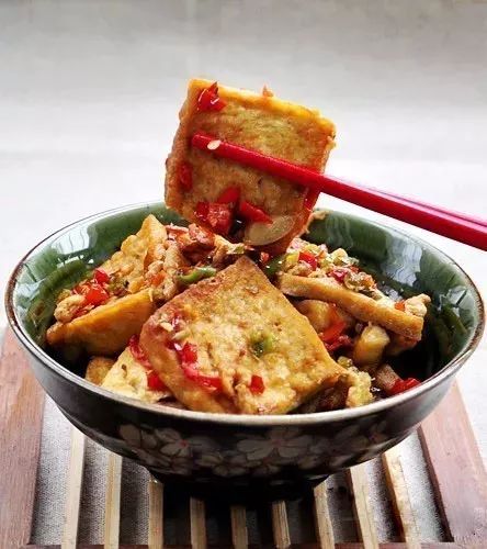 农村酒席豆腐小炒的做法