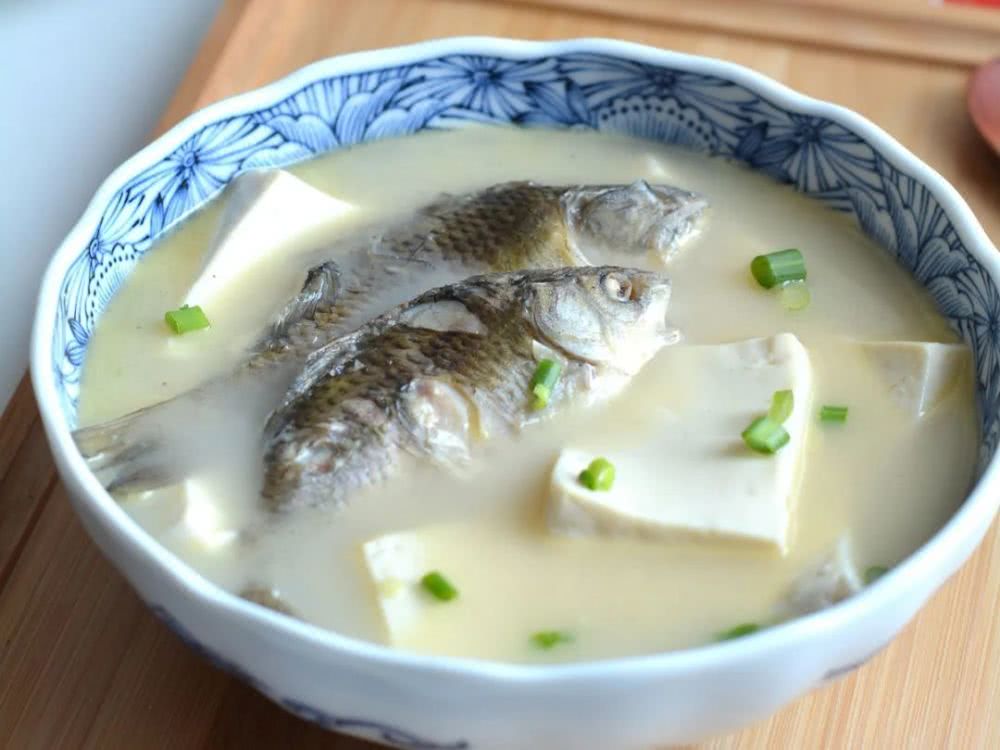 椰汁鲫鱼豆腐汤的做法