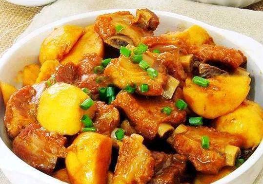 土豆腐竹芹菜排骨的做法