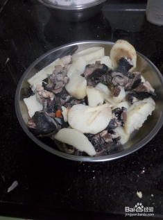 乌鸡水蜜桃汤的做法