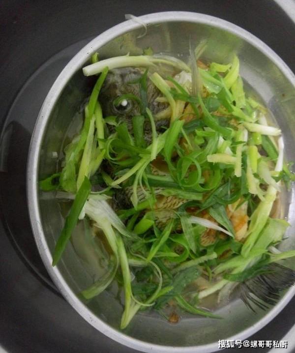 太阳鱼炖汤的做法