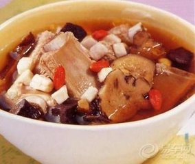 首乌排骨煲汤的做法大全