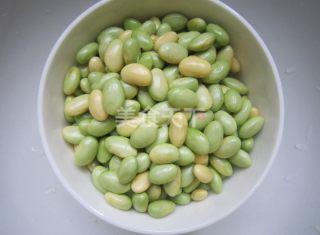 红汤青豆肥肠汤的做法