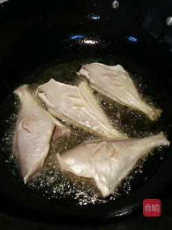 米豆腐烧剥皮鱼的做法