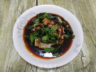 皮蛋豆腐拌虾仁的做法