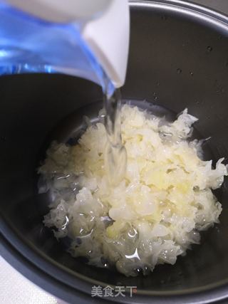 酒席银耳醪糟汤的做法