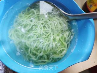 鸡蛋菠菜米粉的做法