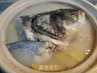 天麻生姜鱼头汤的做法