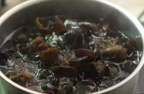 海鲜炖干豆腐，鲜美口感与健康养生的完美融合