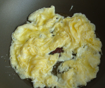 鸡蛋尖椒粉条肉丝的做法