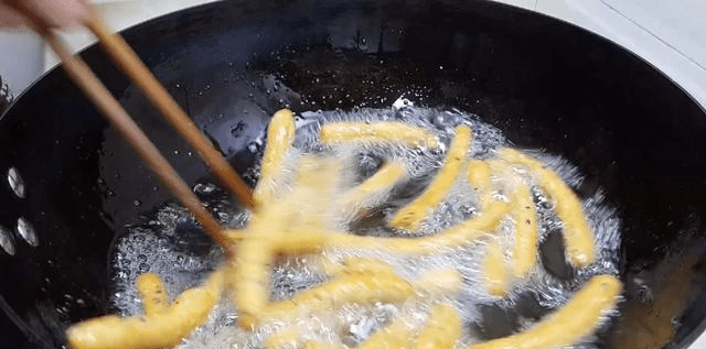 鸡蛋麻花面的做法视频