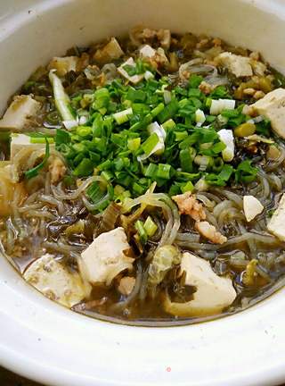 酸菜粉条炖白豆腐，家常美食的温暖魅力