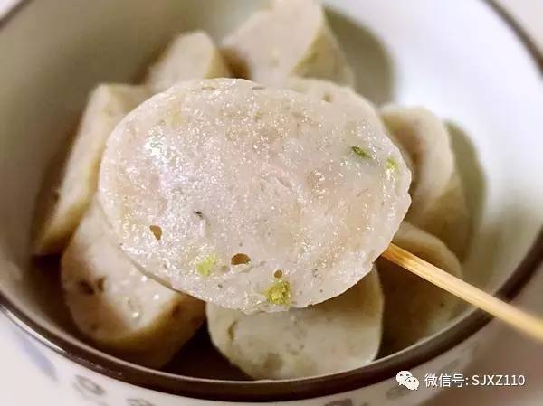 鱼卷豆腐煮汤的做法