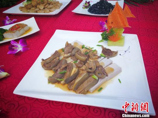 海南石山黑豆腐的做法