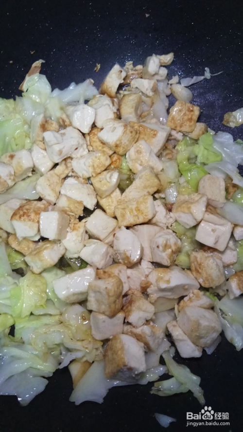 包菜炒脆皮豆腐的做法