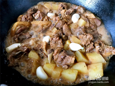 鸭肉炒土豆的做法