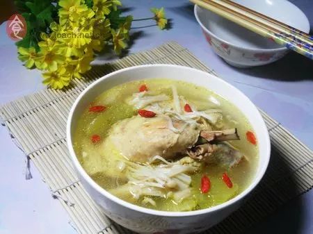 牛肉小肠鸡翅汤的做法
